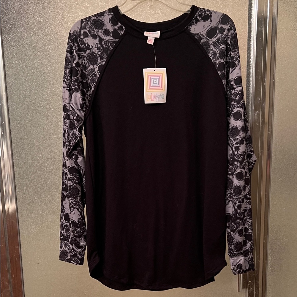 Small LuLaRoe Erin Black and Gray Skull Print Long Sleeve shirt